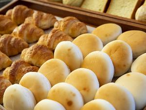◆朝食ビュッフェ｜あたたかいスープやパンもご用意しております（一例）
