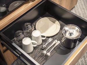 ◆客室設備｜ミニキッチン付の客室には、簡単な調理器具や食器がございます　※一部客室のみ