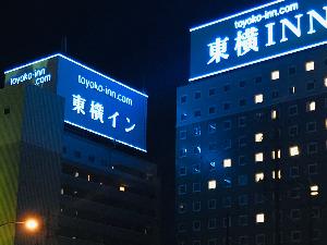 2店舗ホテル外観（夜間）