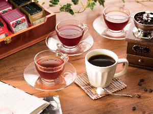 ×【ライブラリーカフェ】コーヒーやフレーバーが選べる紅茶など、ドリンクを飲み放題でご用意しています。