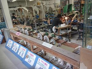【薩摩びーどろ工芸】鹿児島県伝統工芸品の「薩摩切子」の工房があり、工房見学ができます