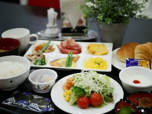 朝食ビュッフェ　※イメージ