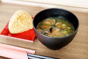 19～24時の無料しじみ汁（ミニおにぎり付）サービス <BR>※新型コロナウイルス感染拡大に鑑み、2022/1/24より当面の間ご提供を休止させていただきます