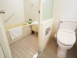 バスルームと洗面・トイレが独立　バスタブと洗い場も別々の日本式のバスルーム