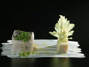 バスク料理を提供するホテル内メインダイニング「イスルン」のコースディナー一例