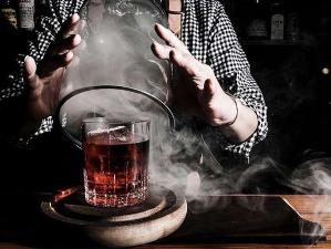 ホテルヴィソン内　BAR