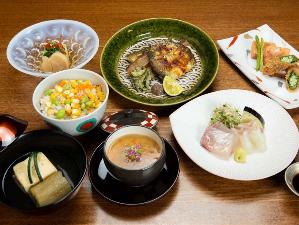 和食レストラン「笠庵　賛否両論」の和会席夕食一例