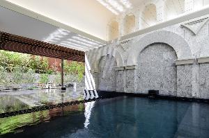 【6階 SPA「華頂」】女性半露天風呂のイメージ（昼）