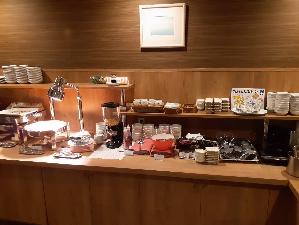 【バイキング朝食】和洋食のバイキング朝食は無料にてお召し上がりいただけます。