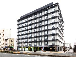 ×鉄「東寺」駅より徒歩約1分の好立地！フリードリンク片手に気ままにくつろげる「ライブラリーカフェ」が人気！世界最大級のホテルブランドを京都でも。