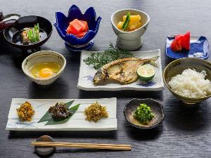 和定食をお一人様ずつ丁寧に準備、ご用意致します。