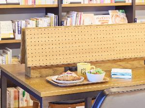 朝食レイアウト一例　～カフェで本を眺めながら～　※イメージ 