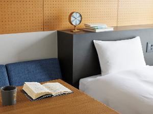 読書をお楽しみいただけるようこだわった客室のインテリア