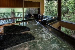 【樹林の湯】女性大浴場（露天風呂）