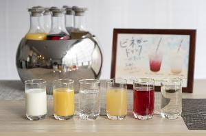 【朝食】ドリンク類　温かいもの、冷たいものも取り備えております。