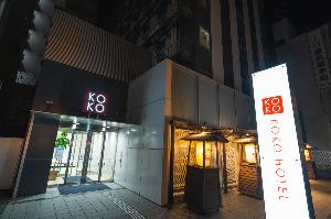 ホテル外観（夜）