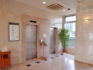 【エレベータ】全2台。フロント向かって右です。