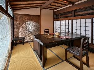 ■料理茶屋「ひな」／素朴で落ち着いた雰囲気の個室で愉しいひと時を（※個室一例）