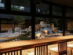 ロビー・中庭