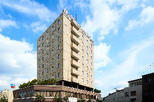 京王線東府中駅北口目の前。空旅でお疲れの身体に嬉しい駅前立地です。
