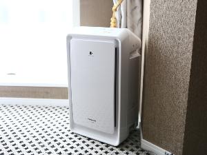 右手下部のトレイへ給水することで、加湿器としてもご利用頂けます。