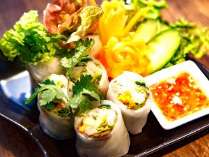 【生春巻き（日替わりメニュー）】アジア料理の定番、生春巻き。ヘルシーで女性人気が高い一品です。