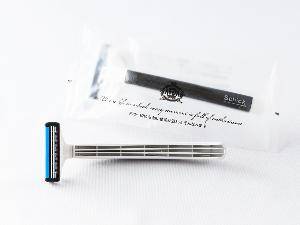 カミソリをご用意（環境に配慮したバイオマスを使用）。