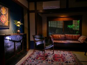 【アンティークルーム“藍“】-ベッド＋ソファータイプ客室-