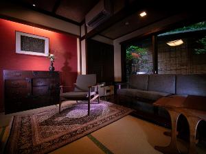 【アンティークルーム“朱”】-ベッド＋ソファータイプ客室-