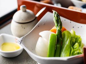 おもてなし重箱膳（雲仙島原半島の蒸し野菜）