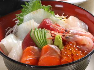 【プラン限定メニュー】朝食も海幸満載の「海鮮丼」！
