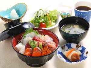 【プラン限定メニュー】朝食も海幸満載の「海鮮丼」！