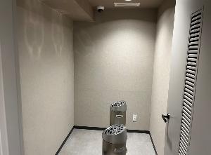 2階 共用部に喫煙室を設けております。