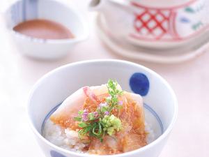 おもてなし重箱膳（県産地魚の漬け丼又は茶漬け）