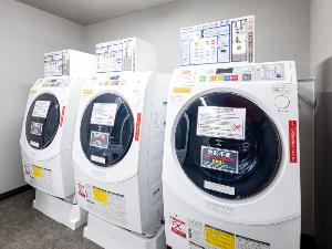 【コインランドリー】長期宿泊に便利なコインランドリーをご用意