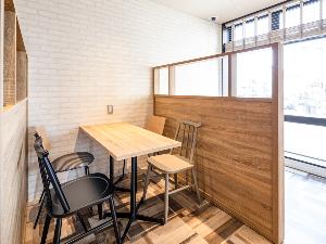 【ライブラリーカフェ】お仕事や商談などのミーティングにぴったりなボックス席