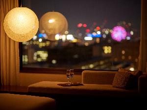 プレミア客室から眺める街側の夜景（イメージ）