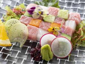とろけるような食感で上品な味わいが特徴の高知県大月町産の「本鮪の極」をお愉しみ下さい。