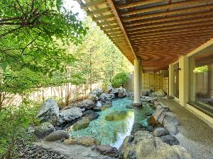 男湯【長生の湯】  四季それぞれの風景が楽しめる露天風呂