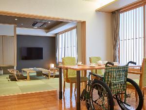 【温泉付き客室（バリアフリー対応）】室内はフラット床で車いすのままお過ごし頂けます。