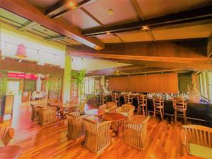  【カフェ＆バーカフェテリア・昼】軽食やカフェにご利用ください
