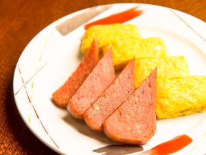 【琉球居酒屋Campur】料理一例　「ポークたまご」