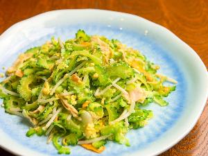  【琉球居酒屋Campur】料理一例　「ごーやチャンプル」