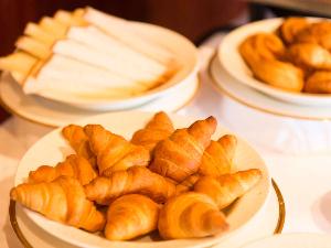 【ブッフェ朝食】各種ブレッドを取り揃えております