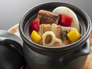 【豆乳トマト焼き】実は秋が旬の四万十うなぎと弾力のある四万十ターキーを一皿で頂く満足感のある一品