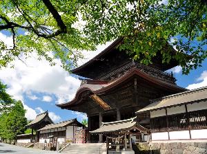 写真提供：熊本県観光連盟　阿蘇神社