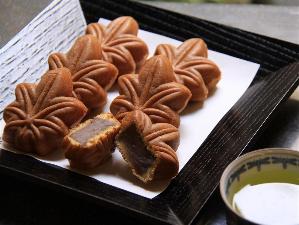 写真提供：広島県　もみじ饅頭：広島県厳島（宮島）の名産品