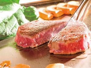 写真提供：広島県　広島牛：中国山地で育てられた広島牛は、肉質のよさで高い評価を得ています。