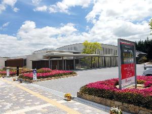 写真提供：広島県　奥田元宋・小由女美術館：満月の日には開館時間を延長しています。
