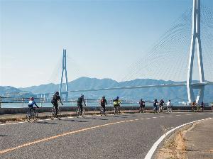 写真提供：広島県　しまなみ海道サイクリング：それぞれの島には多彩な推奨コースが設定されています。